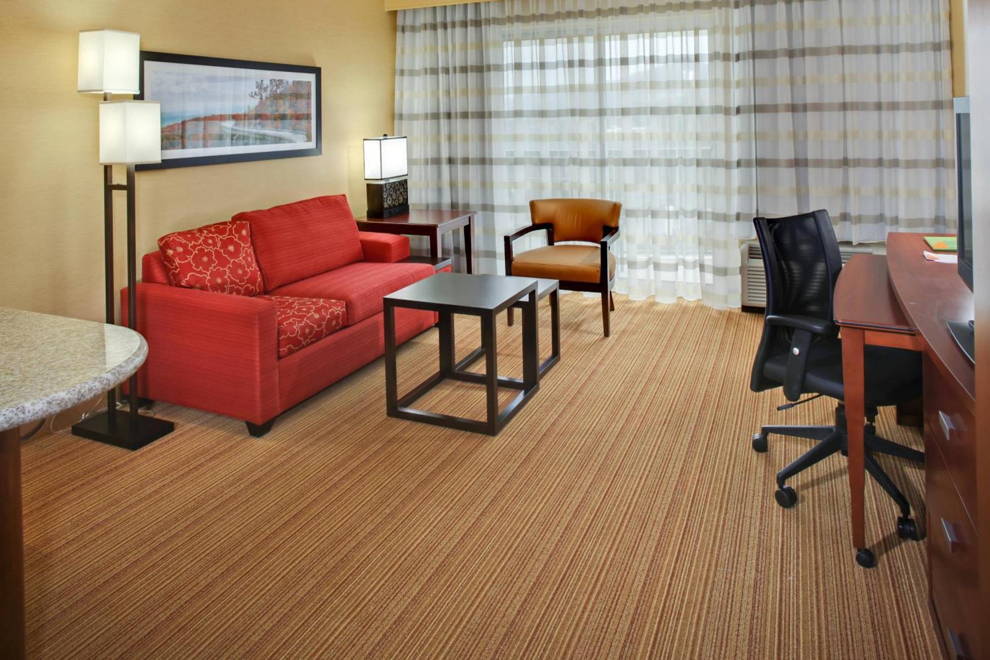 Courtyard By Marriott Hotel 3*