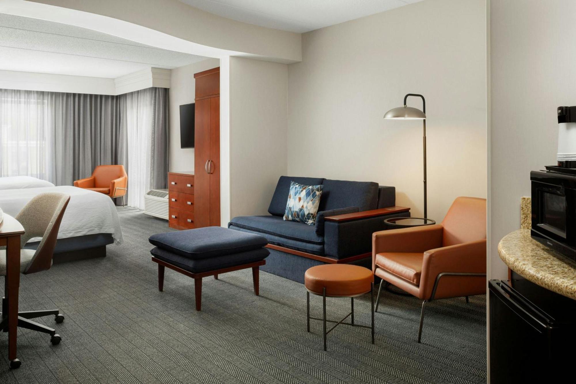 Courtyard By Marriott Hotel