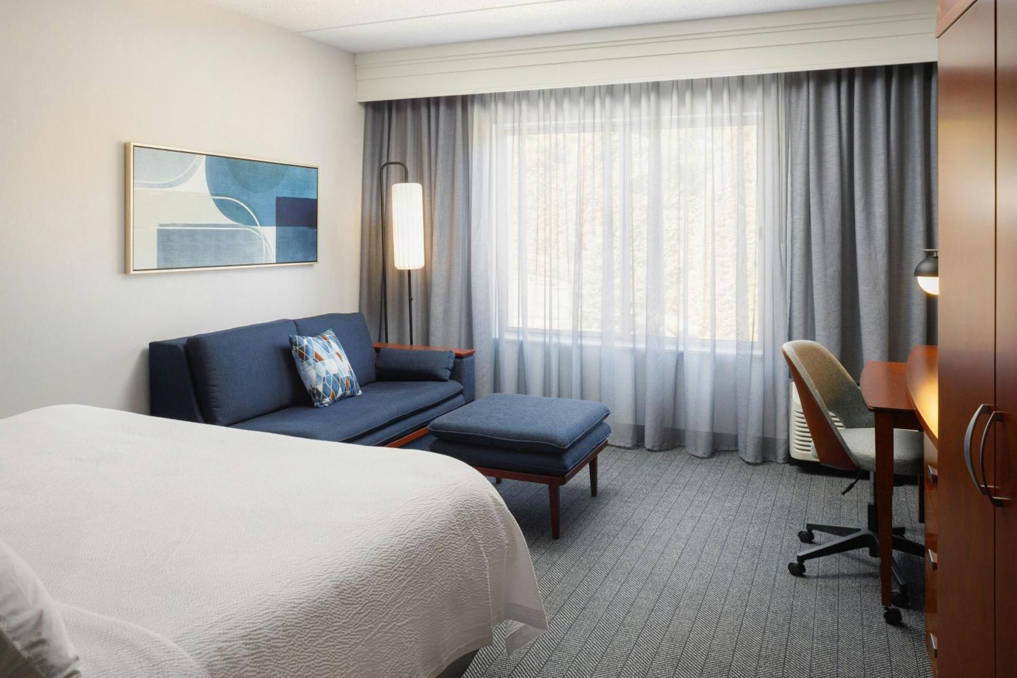 Courtyard By Marriott 3*